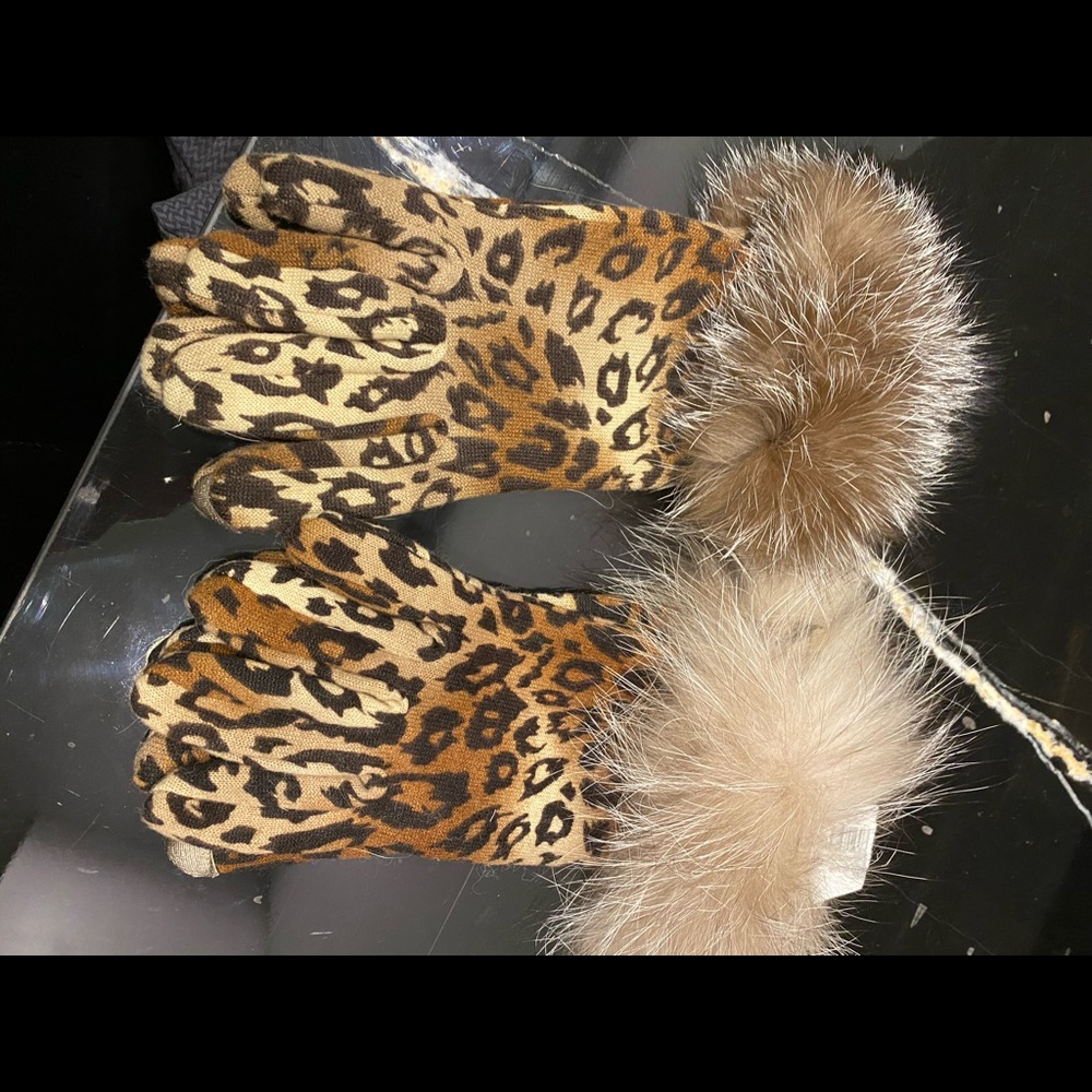 Brown wool gloves animal print with fox fur